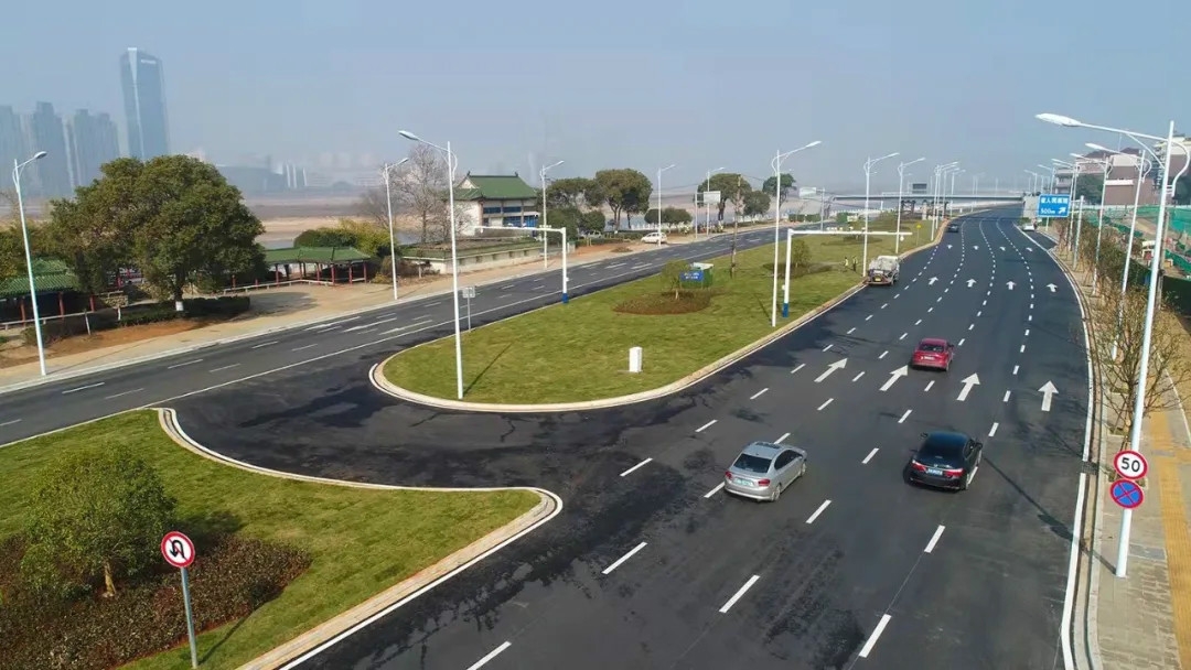 “不堵车了，，，通过时间至少缩短了三分之二” 沿江中北大道提升刷新（一期）工程主线通车利便市民出行